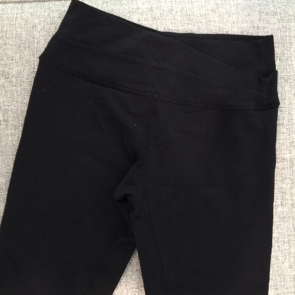 Lululemon black stretch 3/4 pants sz 2